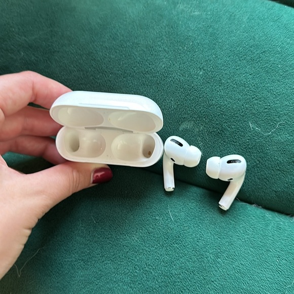 Apple AirPods Pro. Excellent condition. - Picture 6 of 7
